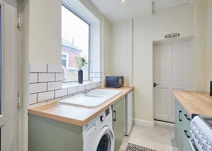 Host & - Horner Street