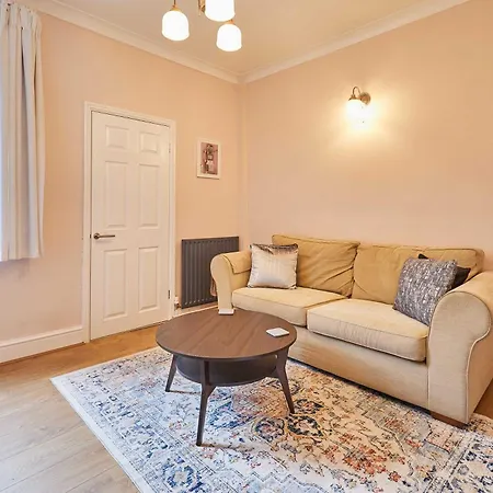 Host & - Horner Street *