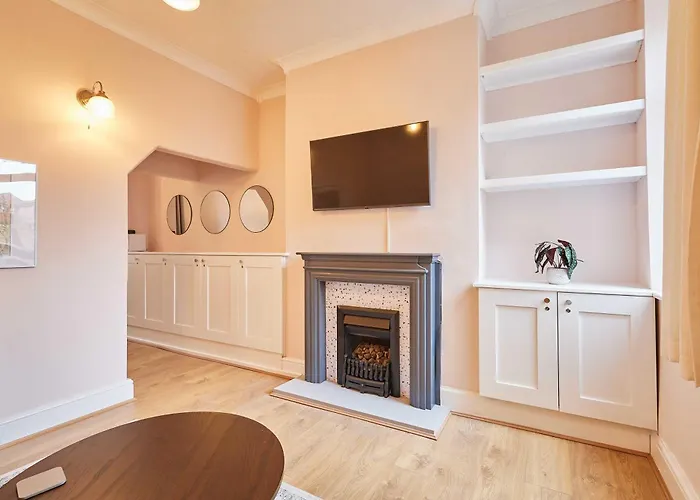 Host & - Horner Street